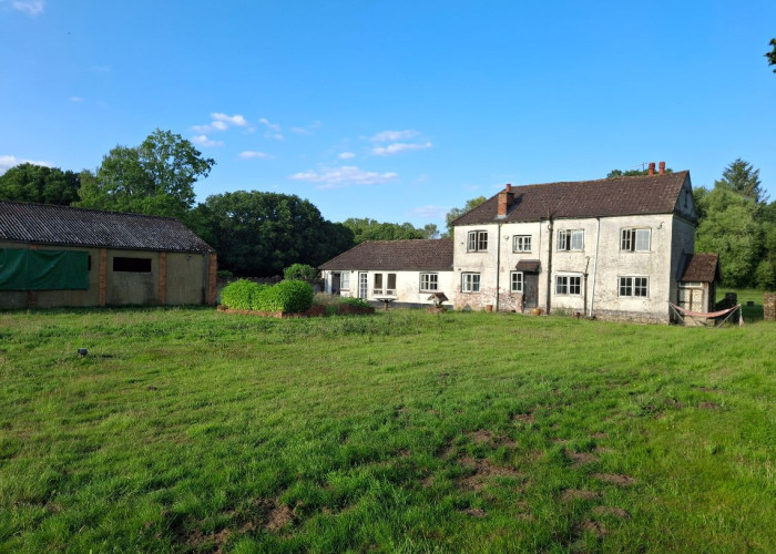 Detached Home With Outbuildings For Filming