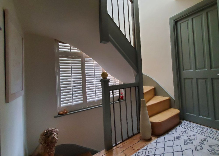 25. Landing, Stairway