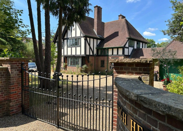1930's Arts and Craft Style Detached House For Filming