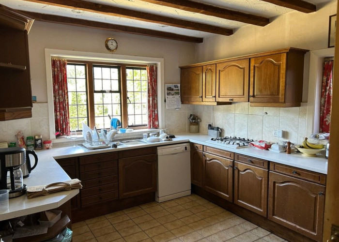 12. Kitchen (Wooden Units), Kitchen (Gas Hob)