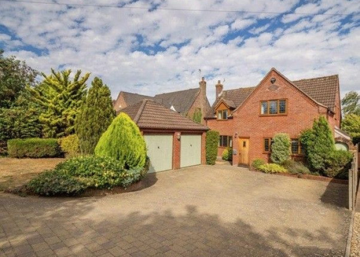 Spacious Detached Family Home For Filming