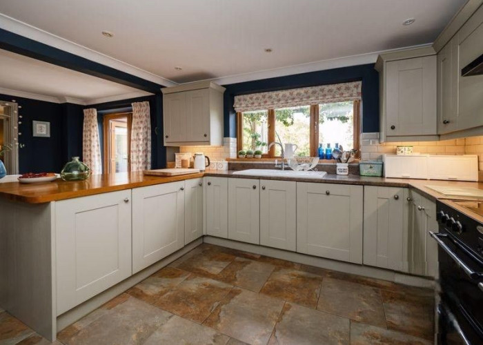 4. Kitchen (Cream or White units)
