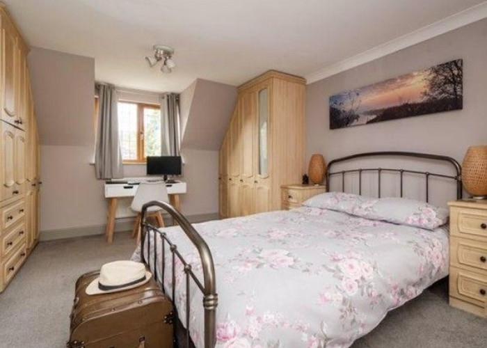 14. Bedroom (Master/En-Suite)