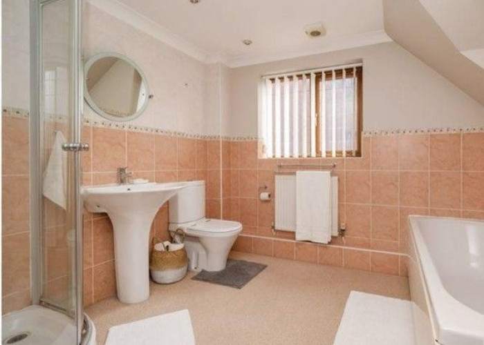 13. Bathroom (Shower and bath)