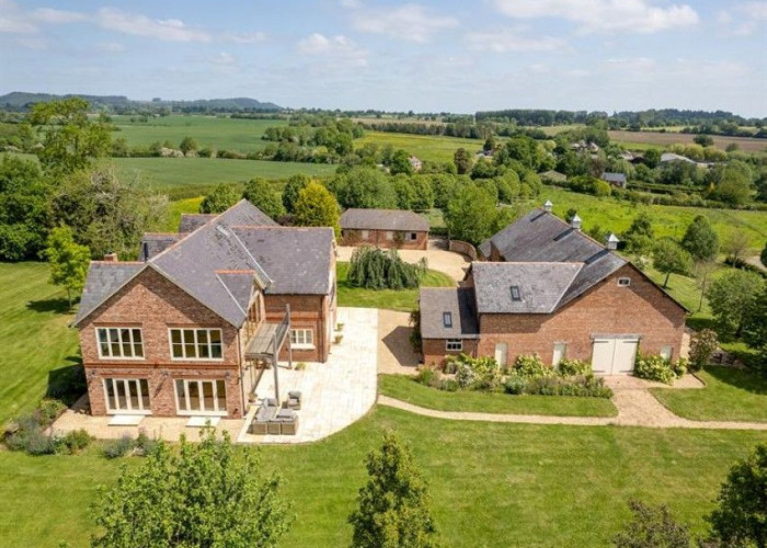 Large Five Bedroom Home For Filming