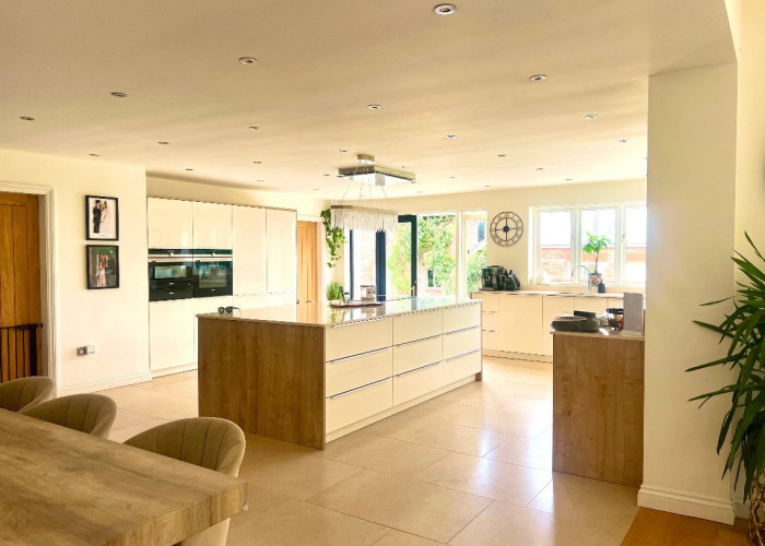 14. Kitchen (With Island), Kitchen (Modern), Kitchen With Table, Kitchen (White units), Kitchen (Electric/Induction Hob)