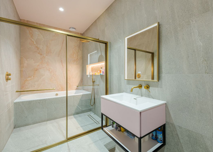 25. Bathroom