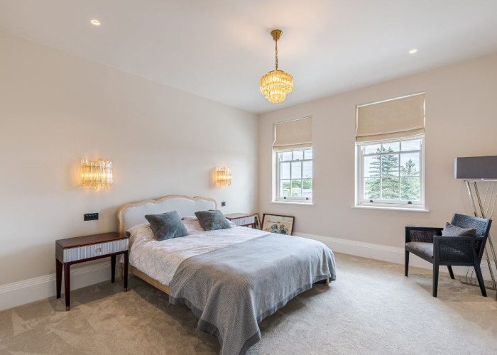 12. Bedroom (Master/En-Suite)