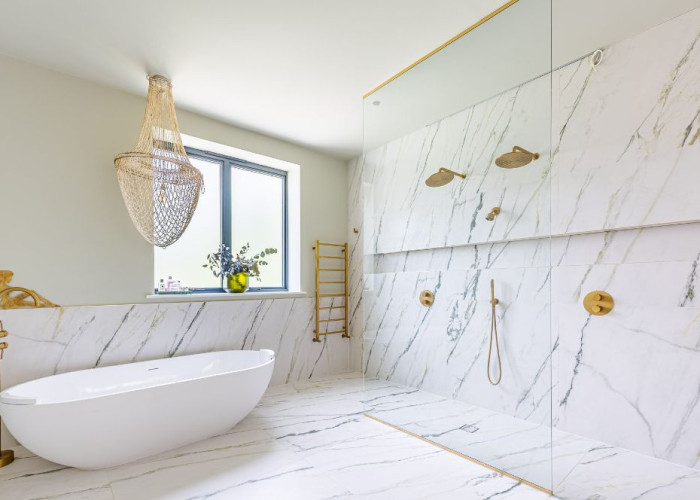 22. Bathroom (Roll Top), Bathroom (Shower and bath)