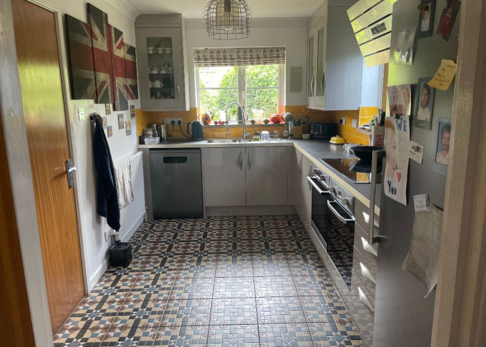 8. Kitchen (Modern), Kitchen (White units), Kitchen (Electric/Induction Hob)