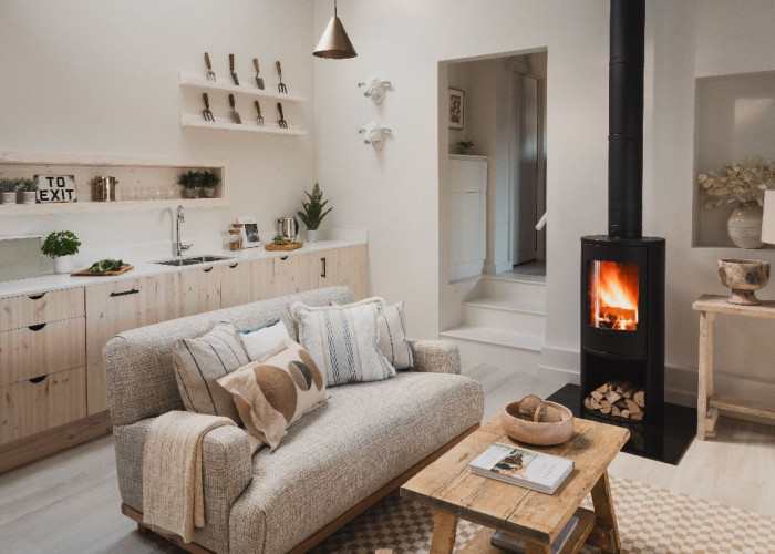 9. Livingroom, Fireplace