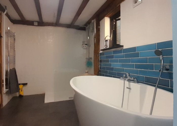 24. Bathroom (Roll Top), Bathroom (Shower and bath)