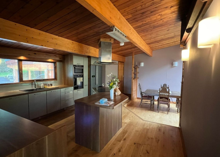 10. Kitchen (With Island), Kitchen (Coloured units), Kitchen (Modern), Kitchen With Table, Kitchen (Electric/Induction Hob)