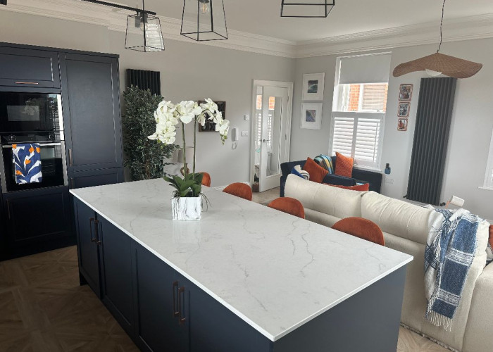 6. Kitchen (With Island), Kitchen (Coloured units), Kitchen (Modern), Kitchen (Electric/Induction Hob)