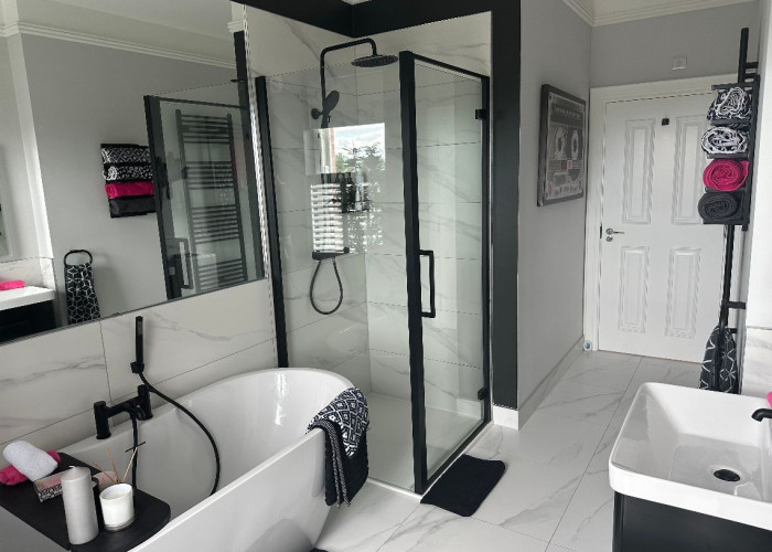 15. Bathroom (Shower and bath)