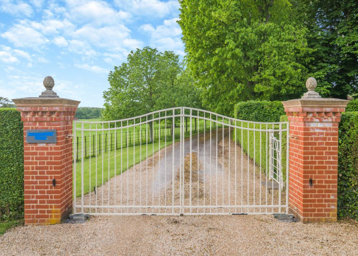 1. Driveway, Gates (Electric), Coronavirus-Friendly