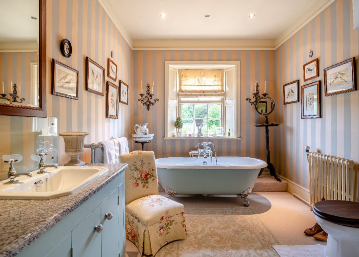 29. Bathroom (Roll Top)