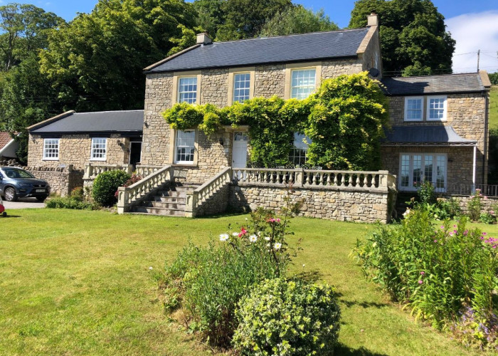 Farmhouse With Swimming Pool For Filming