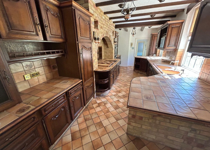 9. Kitchen (Wooden Units)