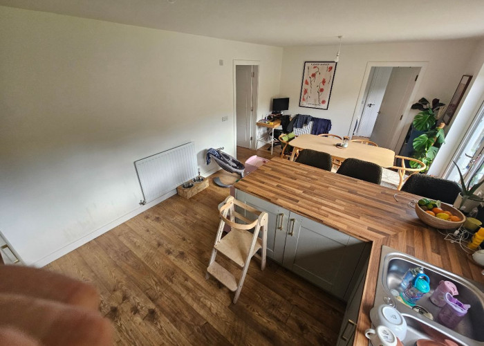 12. Kitchen (Coloured units), Kitchen (Modern), Kitchen (Electric/Induction Hob)