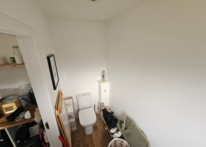 18. Toilet