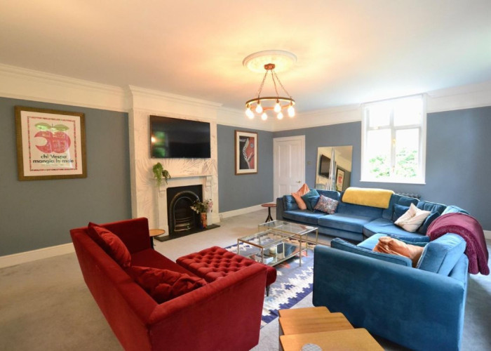 11. Livingroom, Fireplace