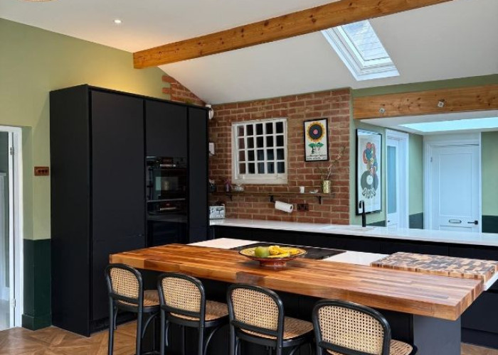 17. Kitchen (With Island), Kitchen (Coloured units), Kitchen (Modern), Kitchen With Table, Kitchen (Electric/Induction Hob)