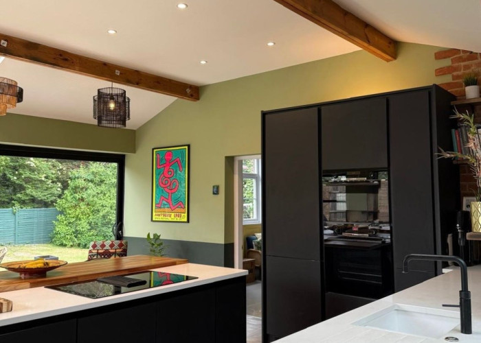 19. Kitchen (Electric/Induction Hob)