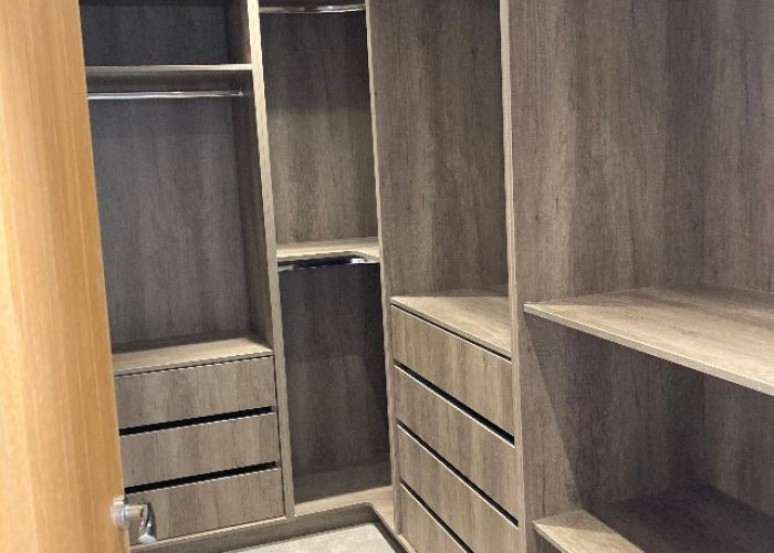 39. Dressing Room/Walk-in Wardrobe