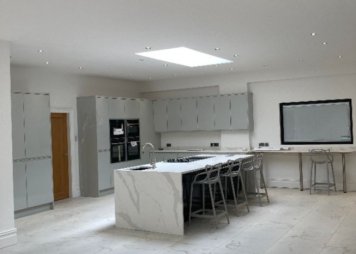 18. Kitchen (With Island), Kitchen (Coloured units), Kitchen (Modern), Kitchen (Electric/Induction Hob)