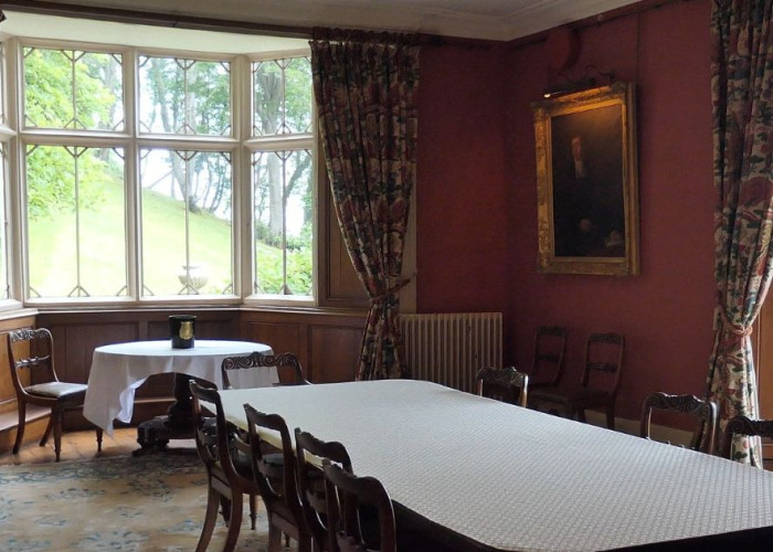 13. Diningroom