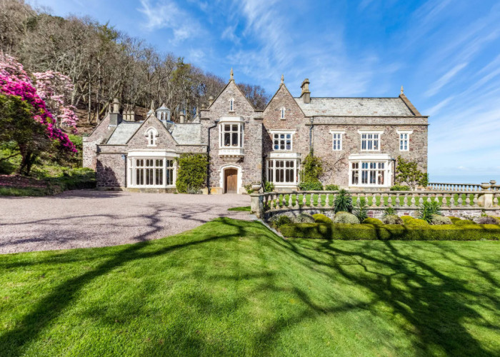 Dramatic Cliff Side Estate For Filming