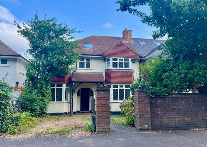 Double Fronted Family Home For Filming