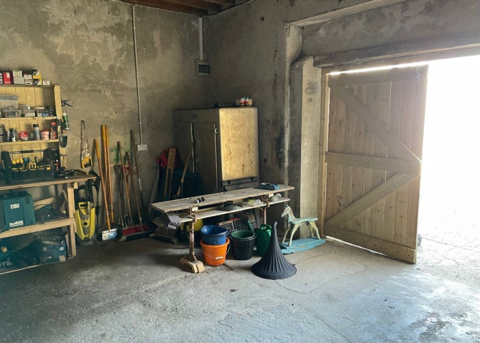 71. Garage