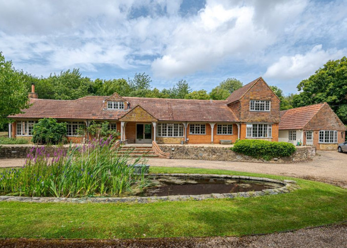 Beautiful Victorian Farmhouse For Filming