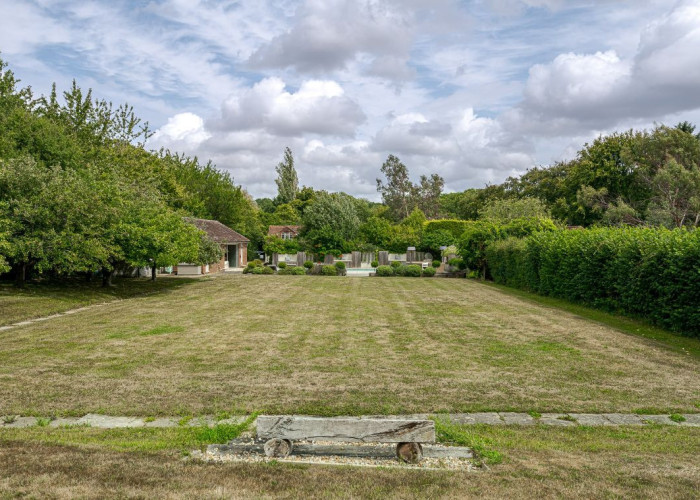 29. Garden (Rear, Large)
