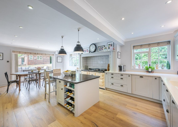 6. Kitchen (With Island), Kitchen (Modern), Kitchen With Table, Kitchen (White units), Kitchen (Gas Hob)