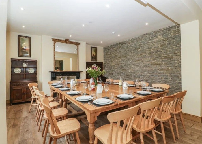 19. Diningroom