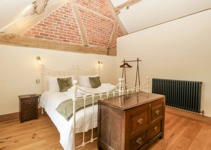 25. Bedroom (Double)