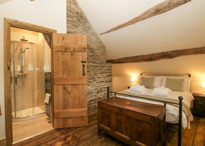 40. Bedroom (Master/En-Suite)