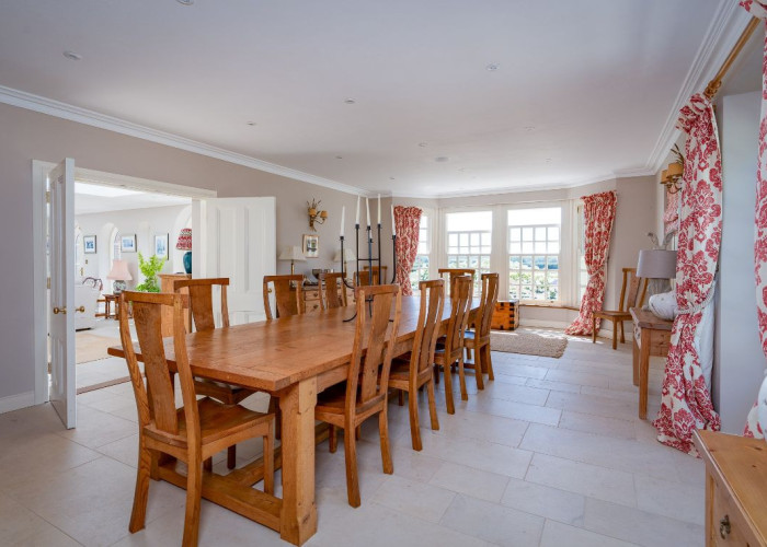 13. Diningroom