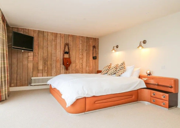 14. Bedroom (Double)