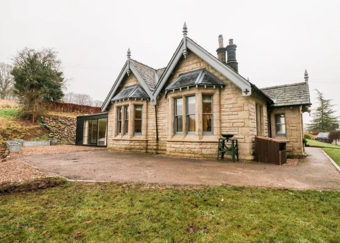 Luxurious Countryside Cottage For Filming