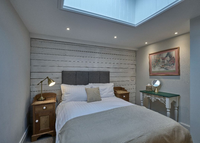24. Bedroom (Double)