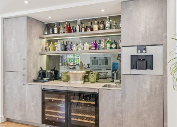 13. Bar (Home)