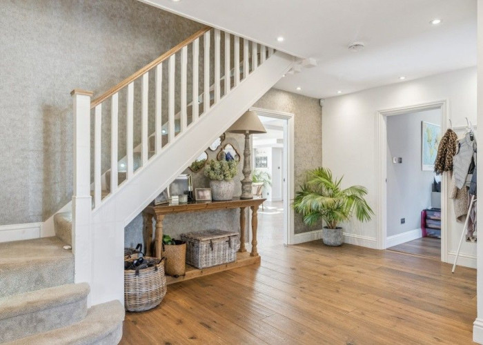 18. Stairway / Staircase