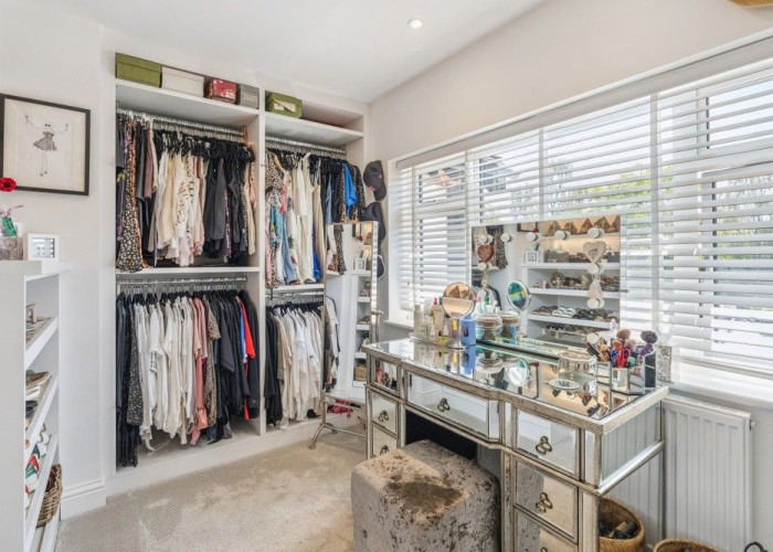 28. Dressing Room/Walk-in Wardrobe