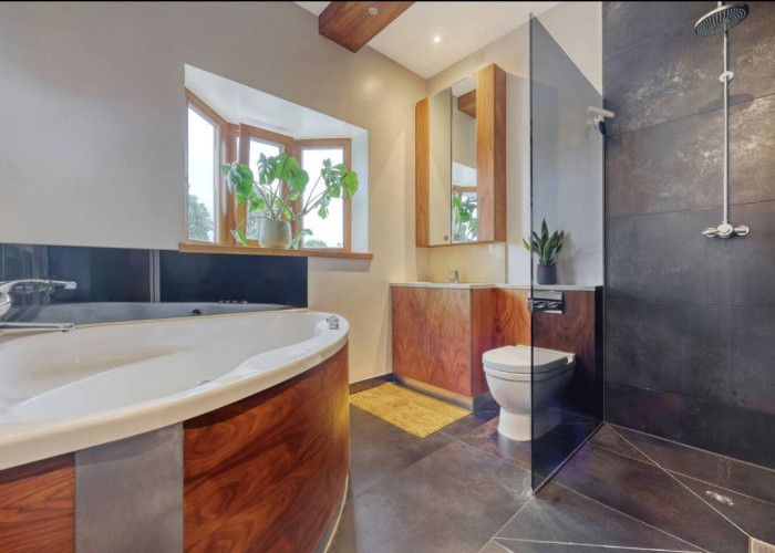 13. Bathroom (Shower and bath)