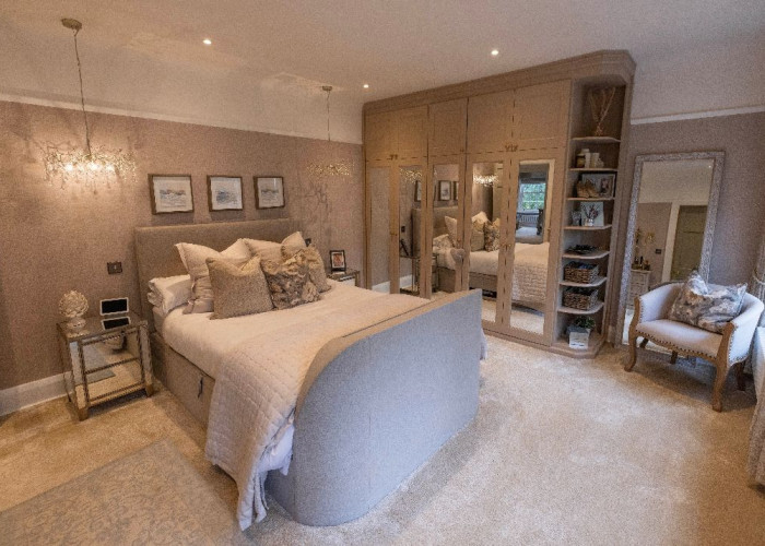 13. Bedroom (Double)