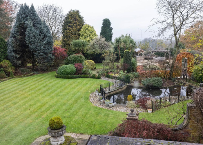 20. Lake / Pond, Garden (Rear, Large)